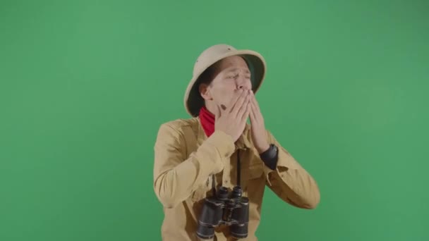 Volwassen man Explorer stuurt liefdevolle kussen - Video