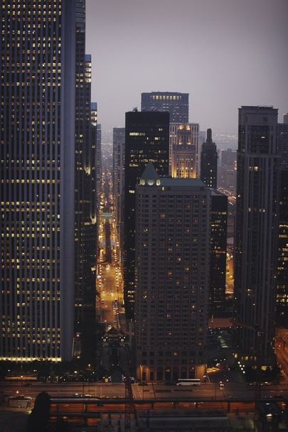 Chicago kantoorgebouwen bij schemering, illinois, usa - Foto, afbeelding
