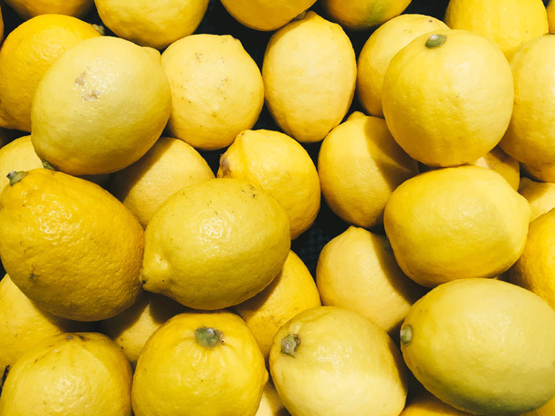 pile of fresh yellow lemons, close view  - Foto, immagini