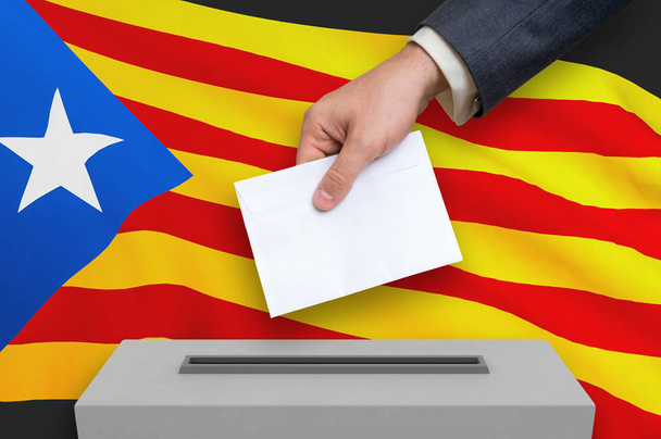 Выборы в Каталонии - голосование у избирательного ящика
 - Фото, изображение