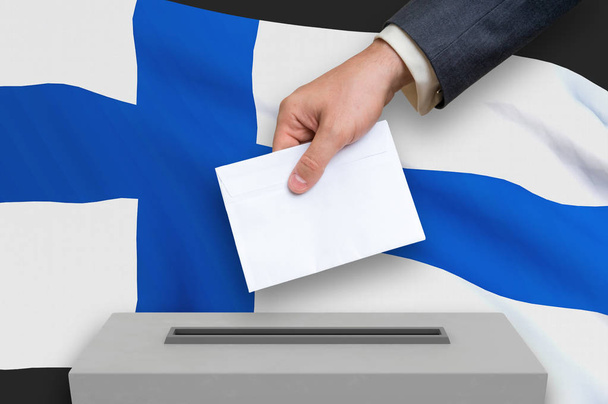 Wahl in Finnland - Abstimmung an der Wahlurne - Foto, Bild