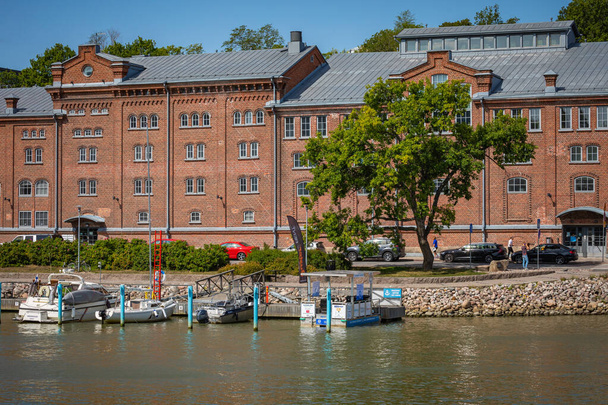 Turku, Finlandiya - 02 Ağustos 2019: Türk nehrine bakın - Fotoğraf, Görsel