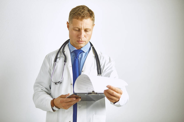 Young confident doctor in a white coat with a stethoscope - Foto, Imagen