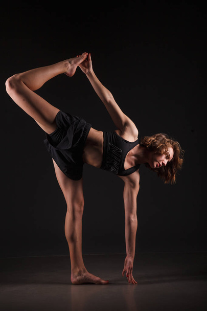 young girl doing yoga - Foto, imagen