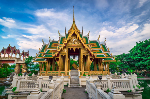 タンボン・ラチャトゥワバンフリ県サムットプラカン,タイ, O - 写真・画像