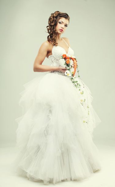 Beautiful bride in a luxurious wedding dress - Foto, immagini