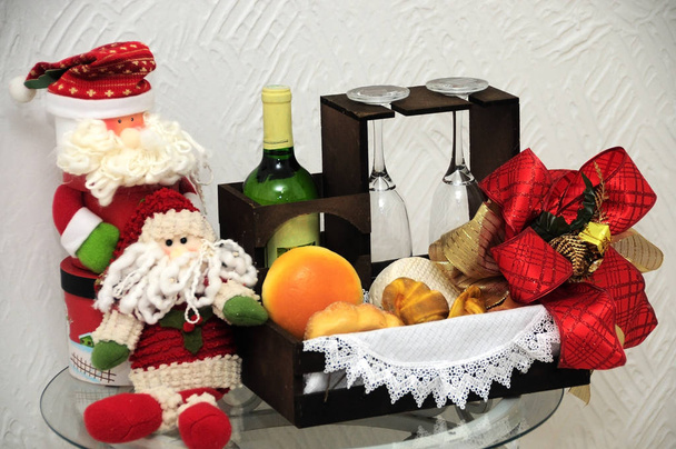 decoración de Navidad con focos ubicados bolas de pino santa cl
 - Foto, imagen