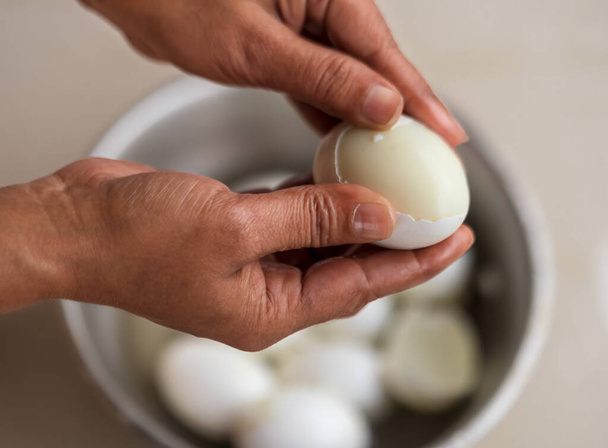 Hámozott főtt tojás - Fotó, kép