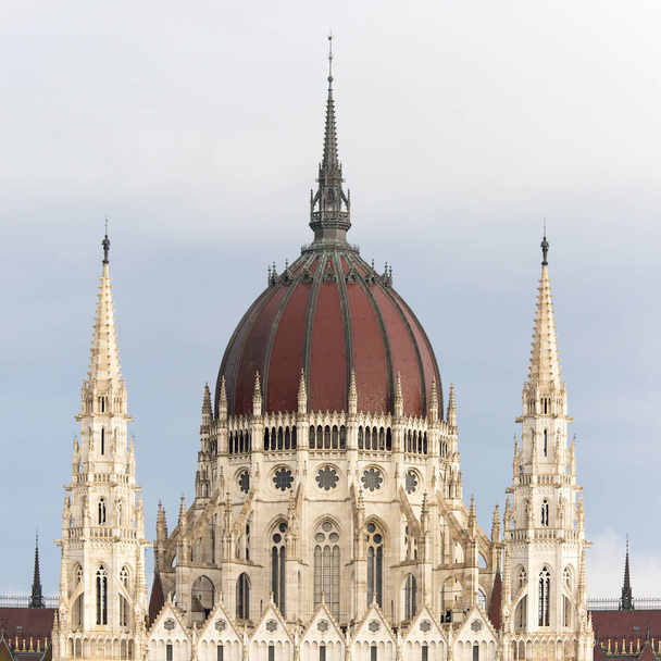 Palais du Parlement hongrois et rivière Dunabe, Budapest, Hongrie
 - Photo, image