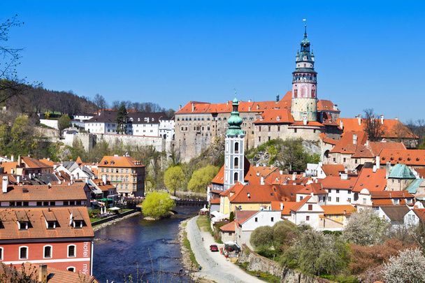castle and Moldau river, Cesky Krumlov town (UNESCO), South Bohemia, Czech republic, Europe - 写真・画像
