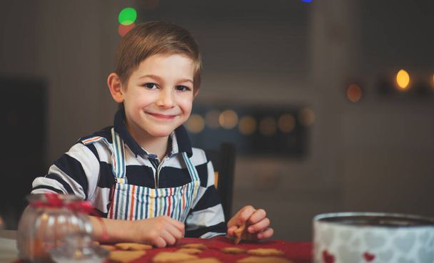 Happy little child preparing cookies for Christmas and New Year - Fotoğraf, Görsel