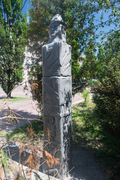 eine Kopie des Götzes des Gottes Swjatowit in Kiew - Foto, Bild
