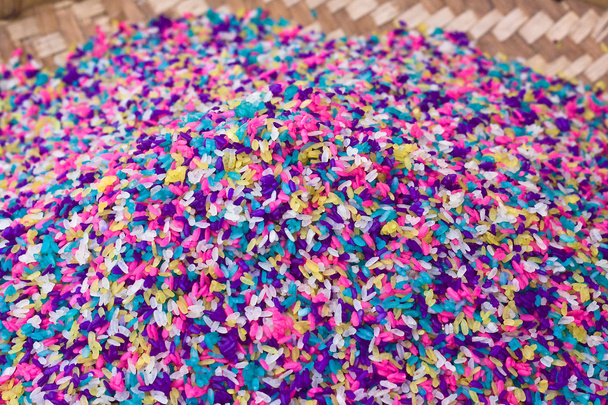 Detail aus fünffarbigem Reis - Foto, Bild