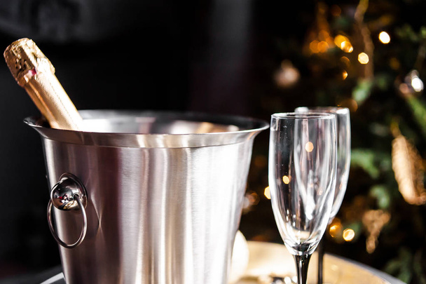 Şampanya yeni yılı kutluyor. Dekorasyon eğilimleri - Fotoğraf, Görsel