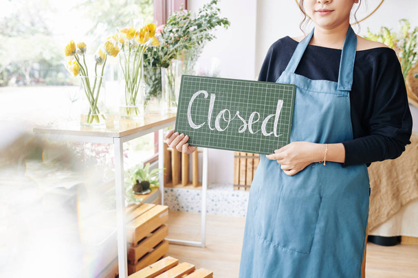 Bankrupt small business owner closing her flower shop because of economical crisis - 写真・画像