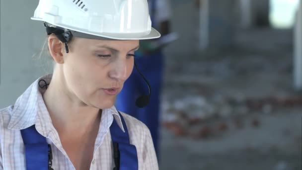 Yapım ekibinin danışmak ve inşaat planlarını dikkate - Video, Çekim