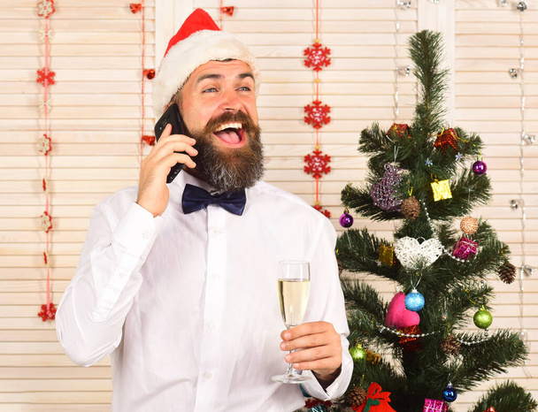Man with beard and bow tie holds champagne glass - Zdjęcie, obraz