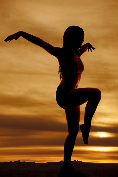 silhueta mulher perna até braços para fora
 - Foto, Imagem