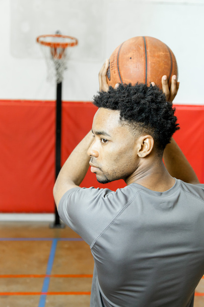 Attractive afro-american basketball player - Foto, Bild