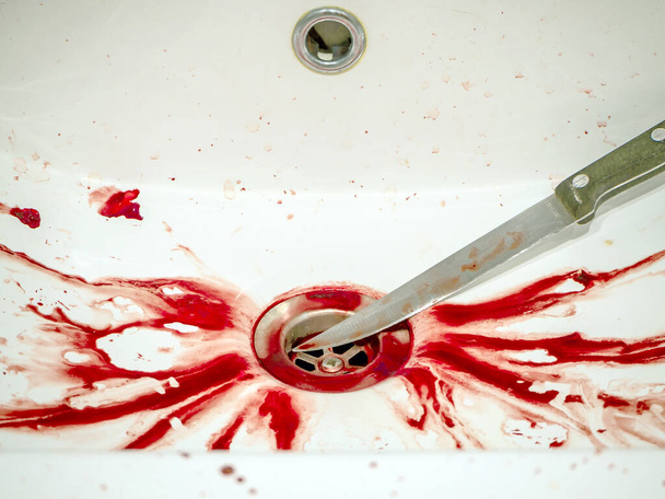 Sang saignant dans la salle de bain
 - Photo, image