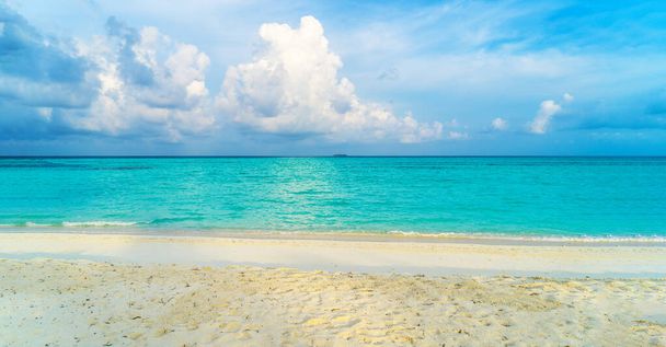 Beautiful landscape of clear turquoise Indian ocean, Maldives is - Fotó, kép