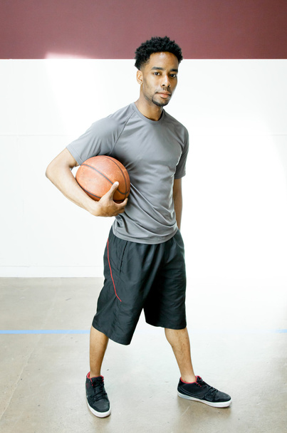 Attractive afro-american basketball player - Foto, imagen