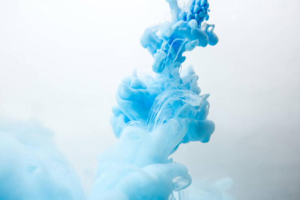 Абстрактные синие чернила в воде
 - Фото, изображение