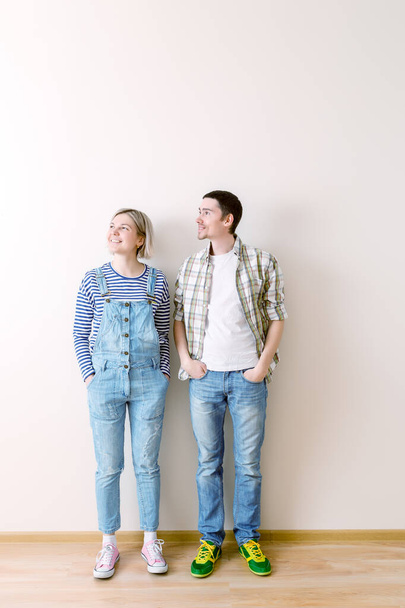 Image of young man and woman in new empty apartment - Fotografie, Obrázek
