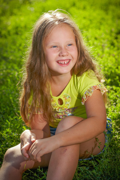 Happy little girl - Фото, изображение