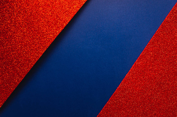 Kırmızı arkaplanlı mavi - Fotoğraf, Görsel