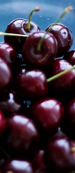 Świeże słodkie czereśnie, soczyste jagody wiśniowe owoce deser jak leczyć - Zdjęcie, obraz