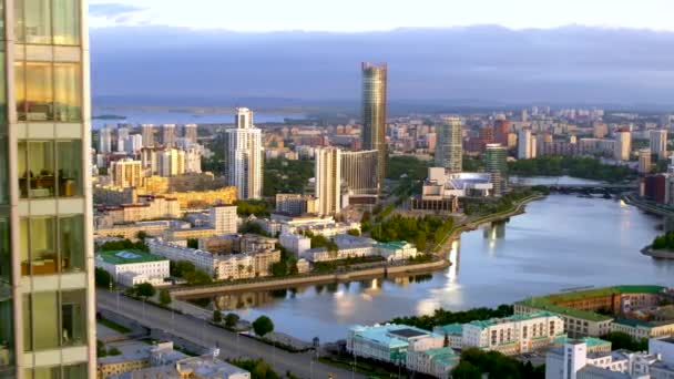 Breathtaking aerial view of historical center and Yekaterinburg -City district in summer. Stock footage. Close up of Vysotsky skyscraper glass facade. - Metraje, vídeo