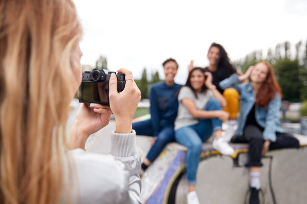 Group Of Female Friends Posing For Selfie On Mobile Phone In Urban Skate Park - Zdjęcie, obraz