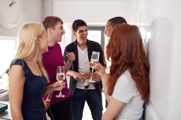 Group Of College Students In Shared House Kitchen Hanging Out And Drinking Together - Foto, Imagem