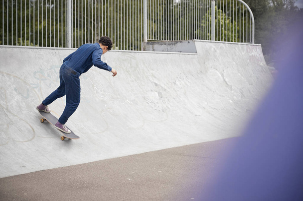 Young Woman Riding On Skateboard In Urban Skate Park - Zdjęcie, obraz