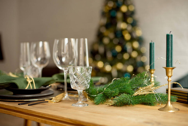 Table served for Christmas dinner in living room, close-up view, table setting, Christmas decoration - Фото, изображение