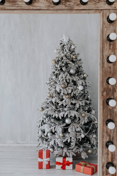 Natal Interior casa vintage árvore de Natal presentes ano novo
 - Foto, Imagem