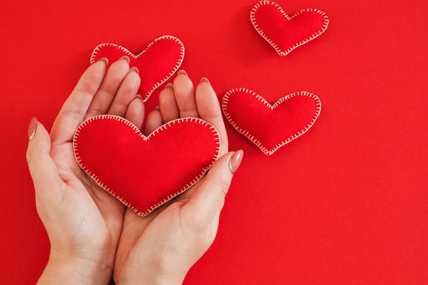 romantic greeting card handmade felt heart red - 写真・画像