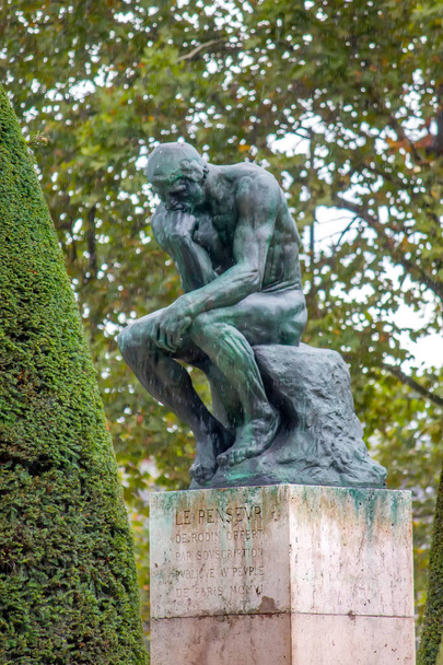 el pensamiento en el Museo Rodin de París
 - Foto, Imagen