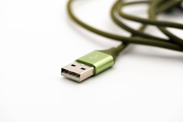 зелений мобільний телефон зарядний кабель
 - Фото, зображення