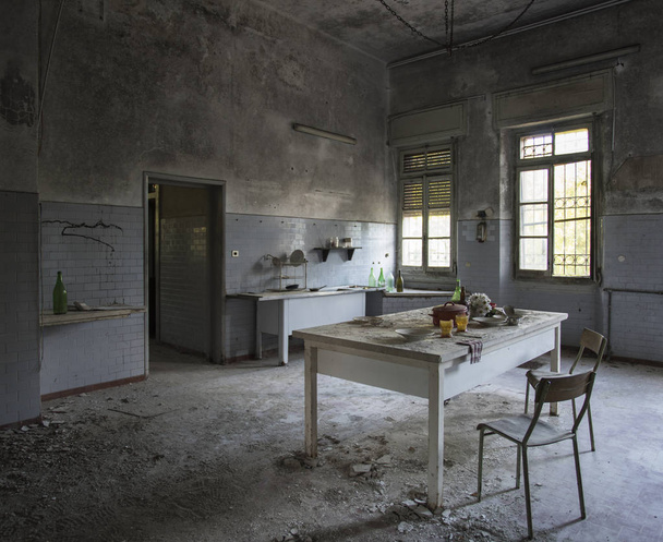 Opuszczona kuchnia w opuszczonym miejscu - Zdjęcie, obraz