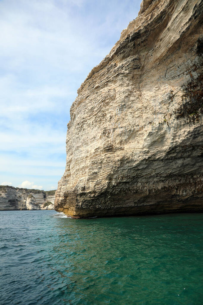 Szczegóły skał w pobliżu Bonifacio Town na Korsyce Francja - Zdjęcie, obraz