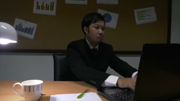 asian businessman working in office  - Πλάνα, βίντεο