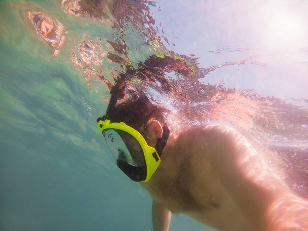 man in snorkeling mask underwater - Fotoğraf, Görsel