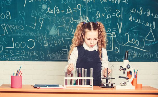Biology equipment. biology education. Little kid learning chemistry in school lab. Happy child girl. Biology lesson. students doing biology experiments with microscope in lab. Testing your blood - Fotoğraf, Görsel