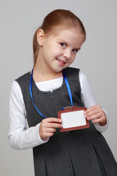 Little girl with a blank name tag - Foto, immagini