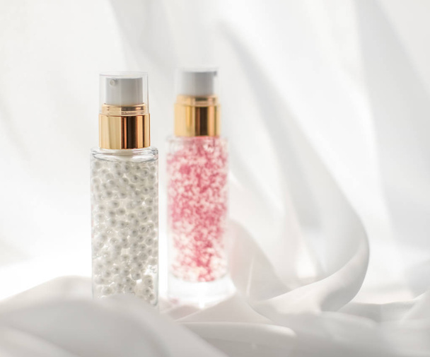 Huidverzorging serum en make-up primer gel fles, hydraterende lotio - Foto, afbeelding