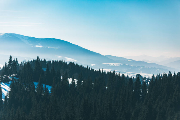θέα τοπίο χιονισμένα βουνά χειμώνα - Φωτογραφία, εικόνα