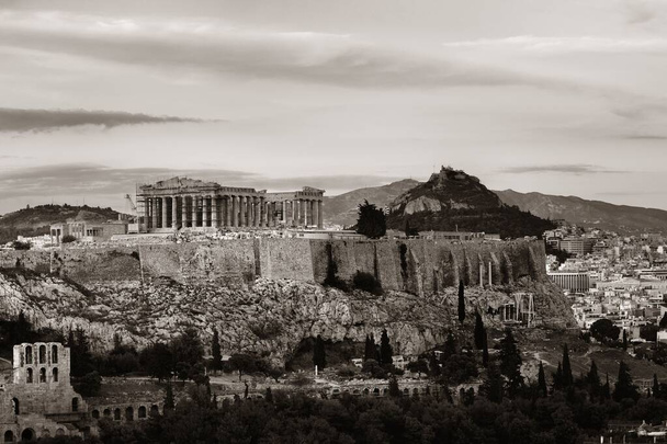 Ateny o wschodzie słońca oglądane z góry, Grecja. - Zdjęcie, obraz