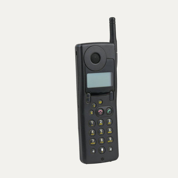 Vintage telefon komórkowy z ekranem Lcd izolowane na białym tle. Retro środki komunikacji. - Zdjęcie, obraz